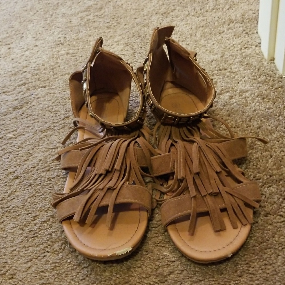 Sandles - Picture 2 of 3